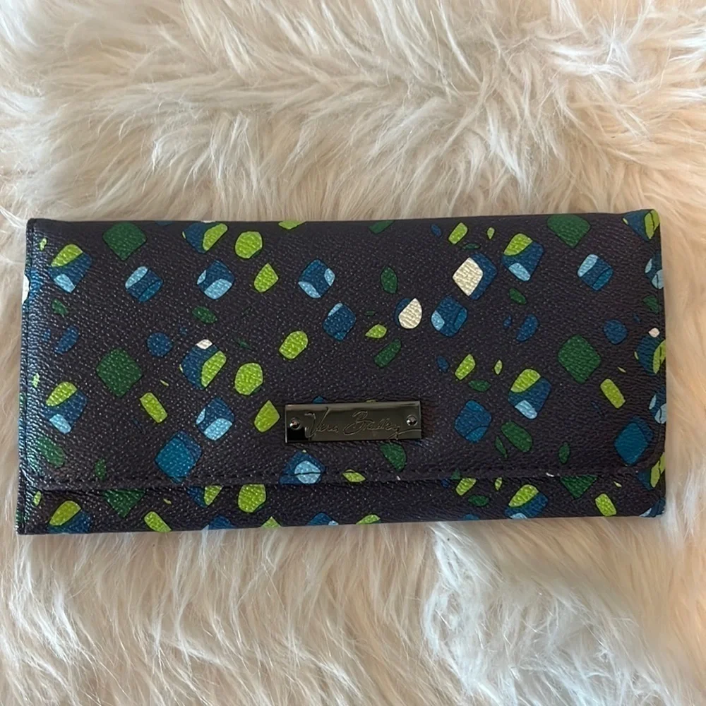 VERA Bradley Ink Spots Trifold Wallet, hard vinyl cute and great condition